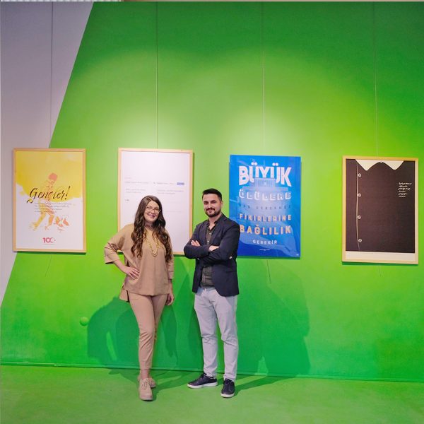Sergi küratörü Doç. Fatih Kurtçu, Fil Sanat Alan Sanat Yönetmeni Gizem Salman Küratör Fatih Kurtçu ve Sanat Yönetmeni Gizem Salman